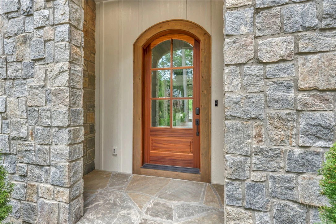 Image number 4 for the current listing