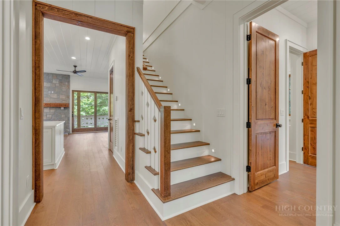 Image number 6 for the current listing