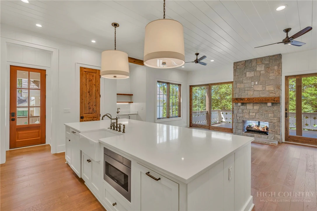 Image number 7 for the current listing