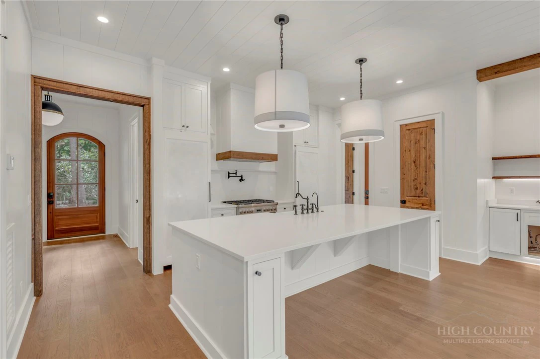 Image number 8 for the current listing