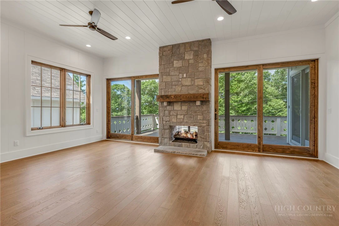 Image number 9 for the current listing