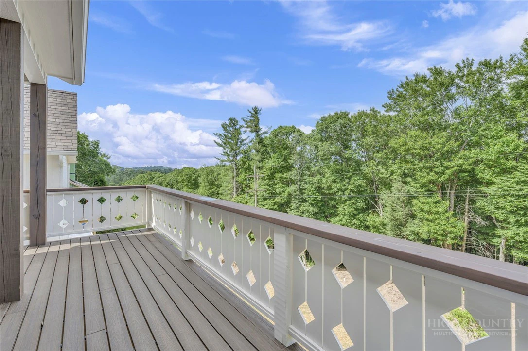 Image number 14 for the current listing