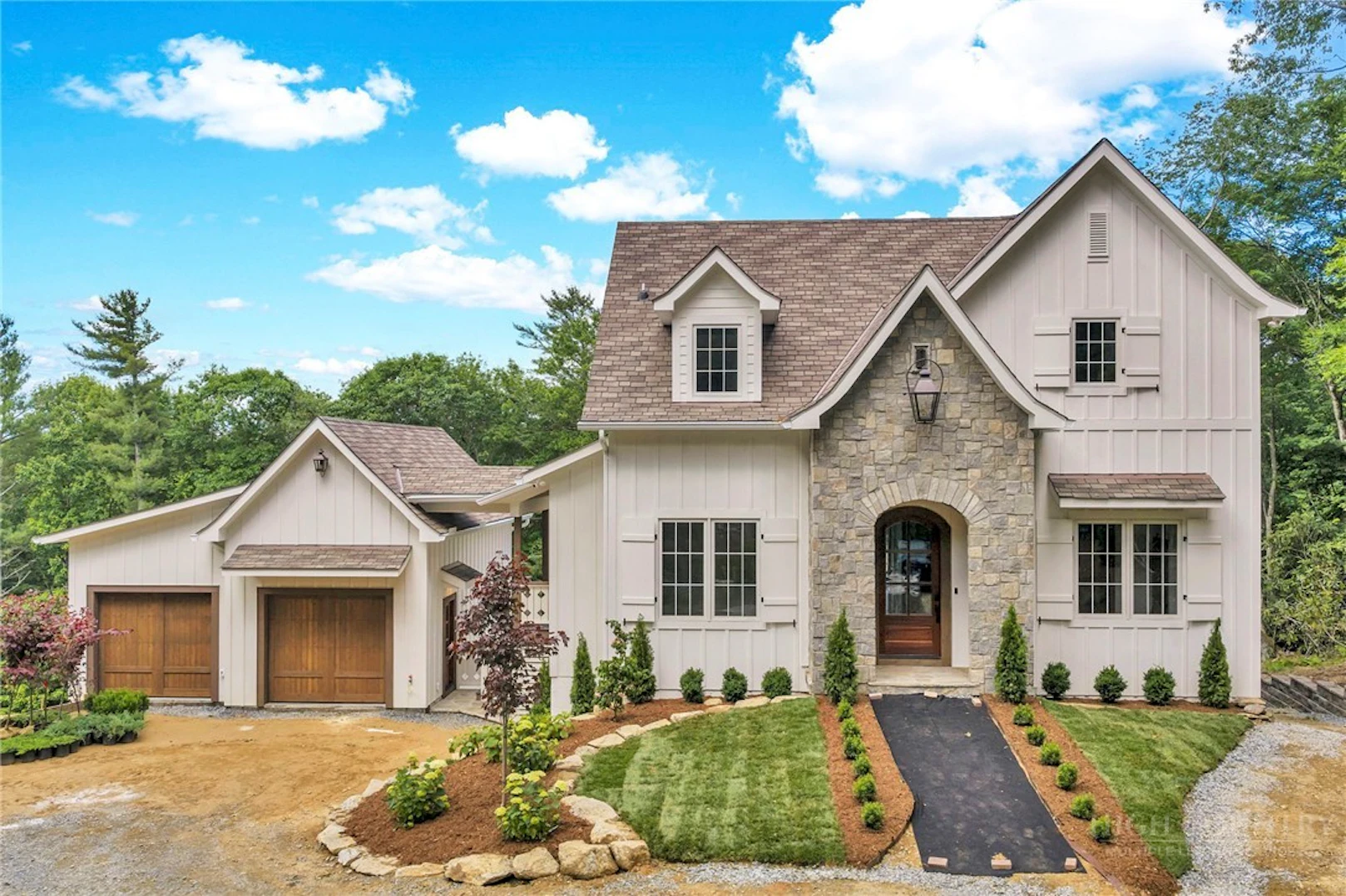 Image number 1 for the current listing