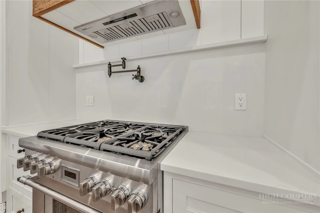 Image number 11 for the current listing