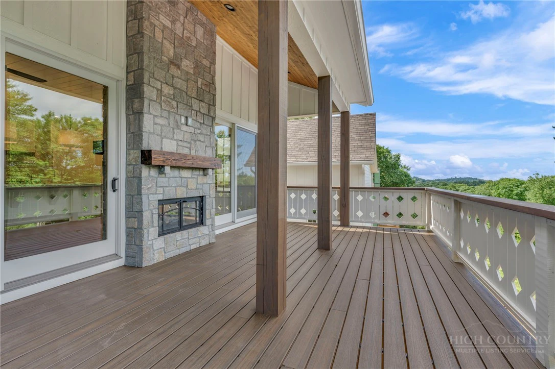 Image number 16 for the current listing