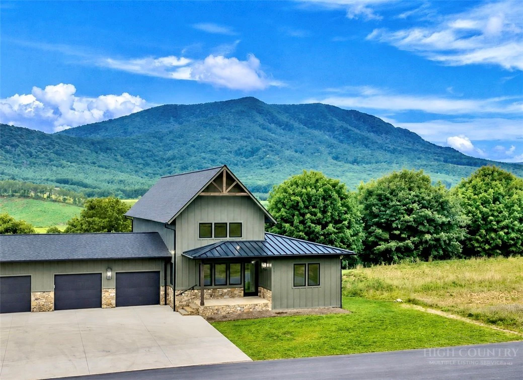 Image number 19 for the current listing
