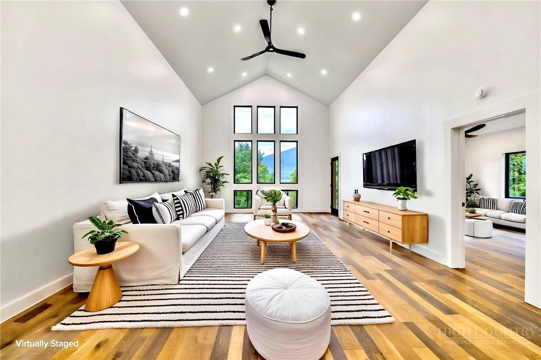 Image number 3 for the current listing