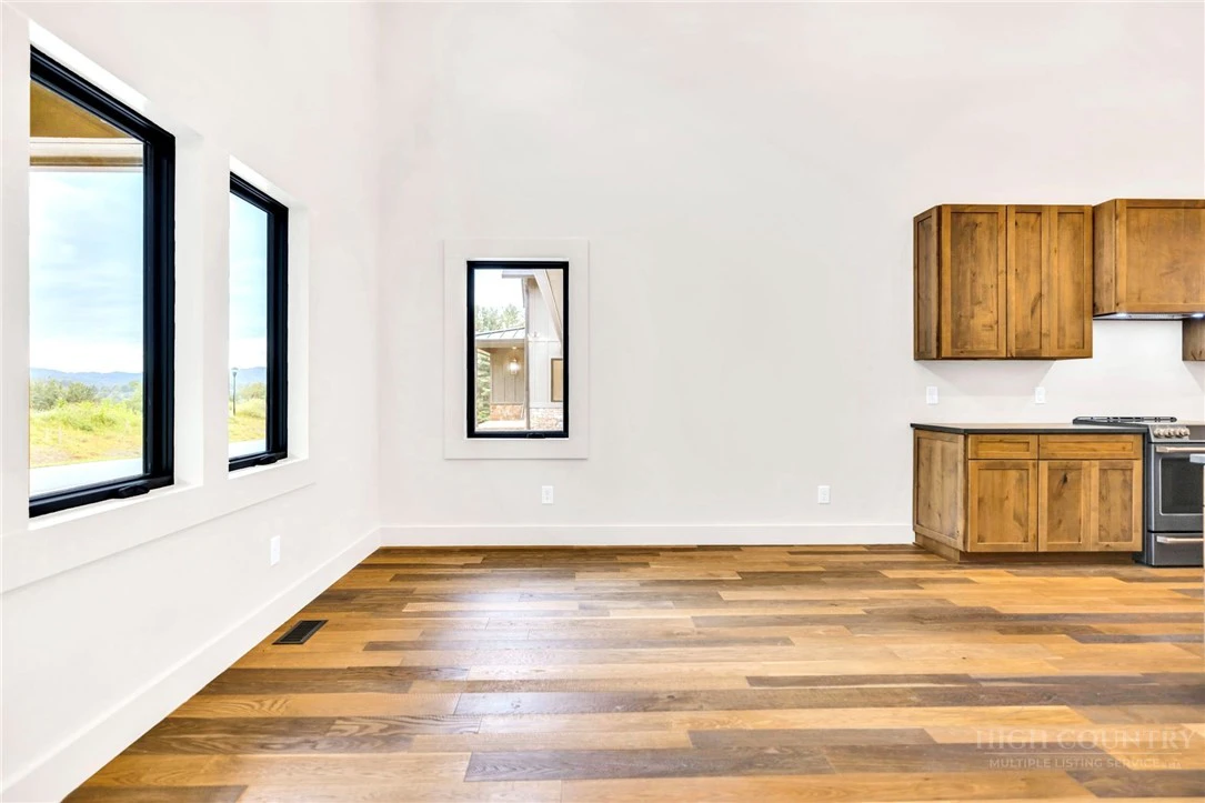 Image number 9 for the current listing