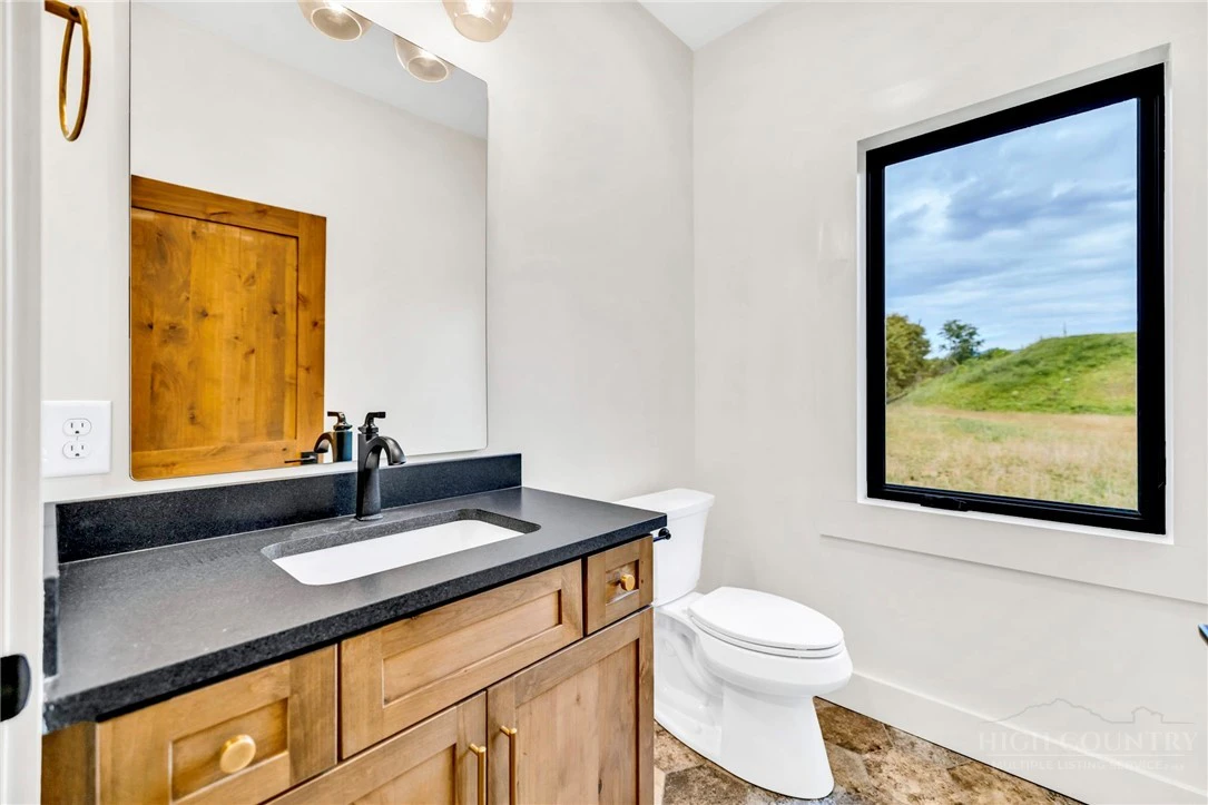 Image number 18 for the current listing