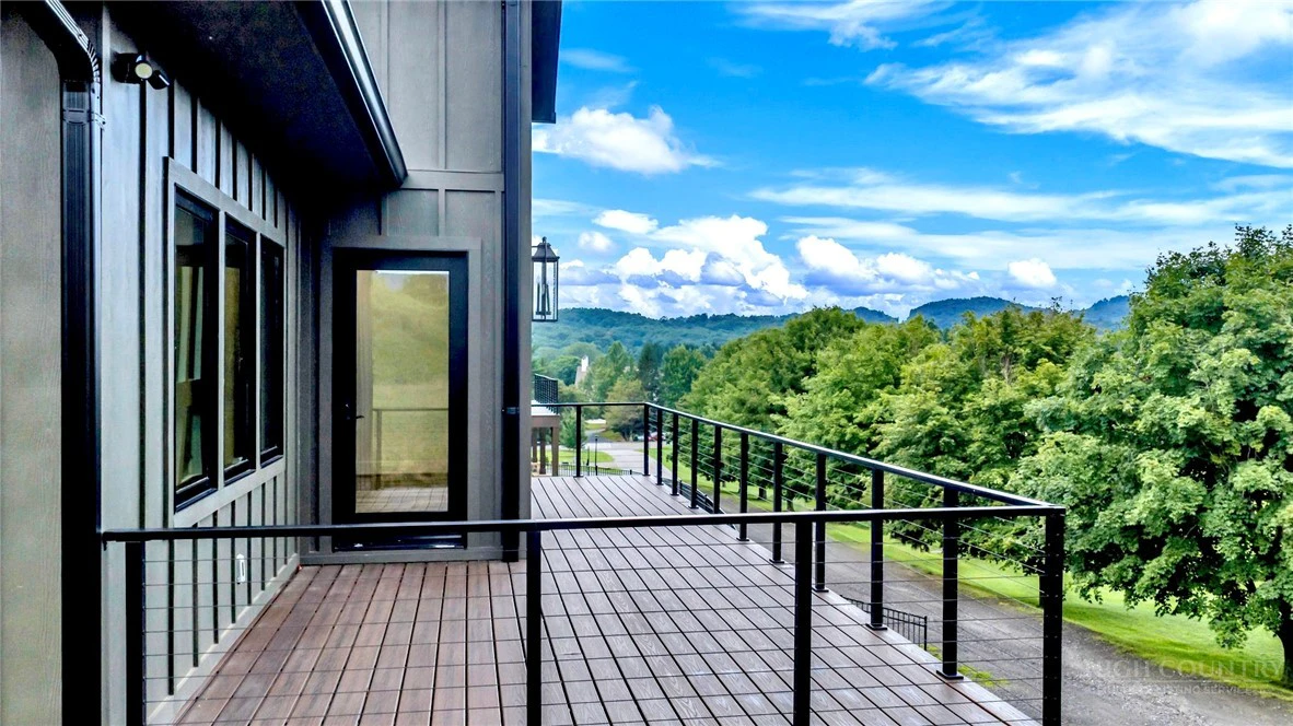 Image number 5 for the current listing
