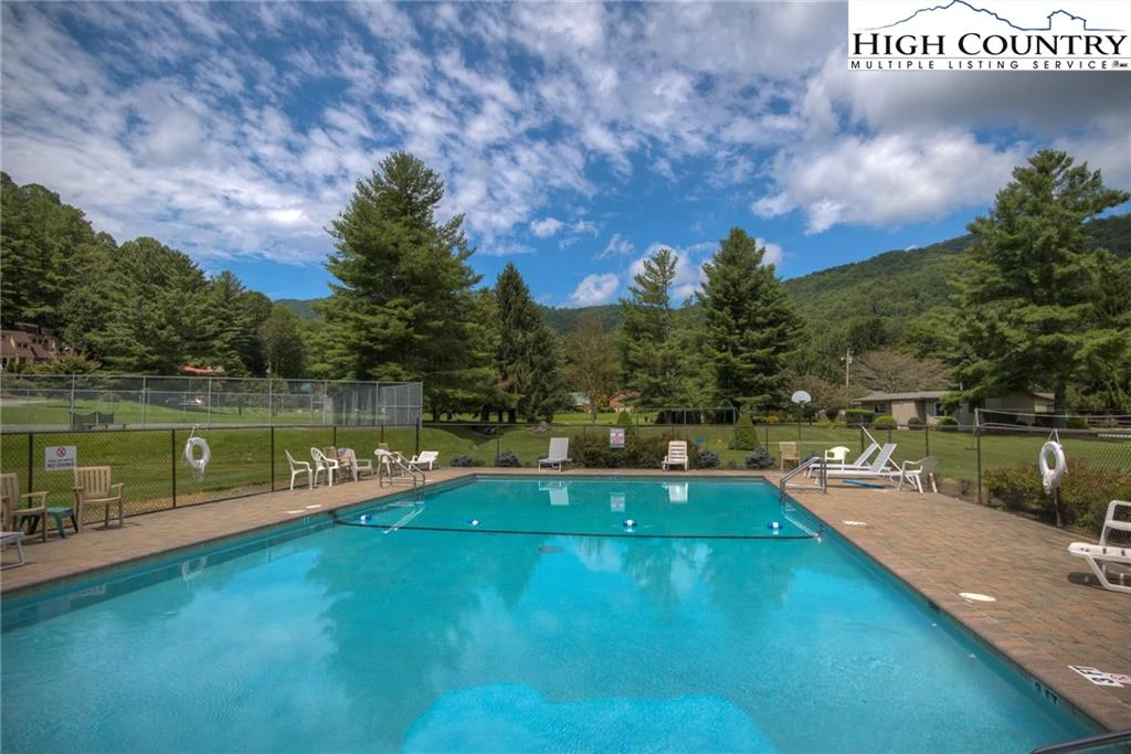 Image number 14 for the current listing