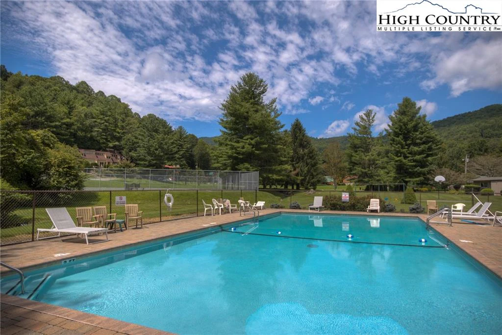 Image number 15 for the current listing
