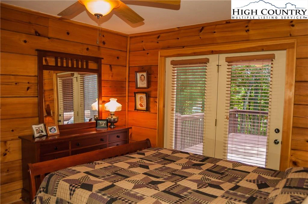 Image number 19 for the current listing