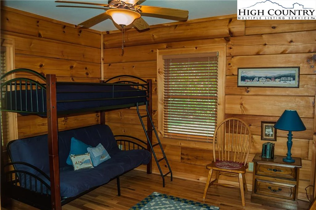 Image number 4 for the current listing