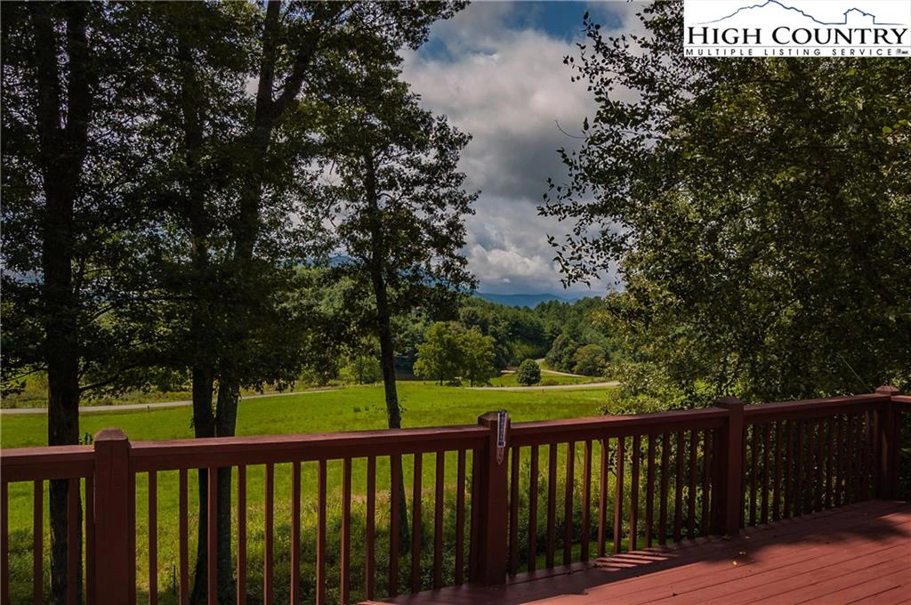 Image number 17 for the current listing