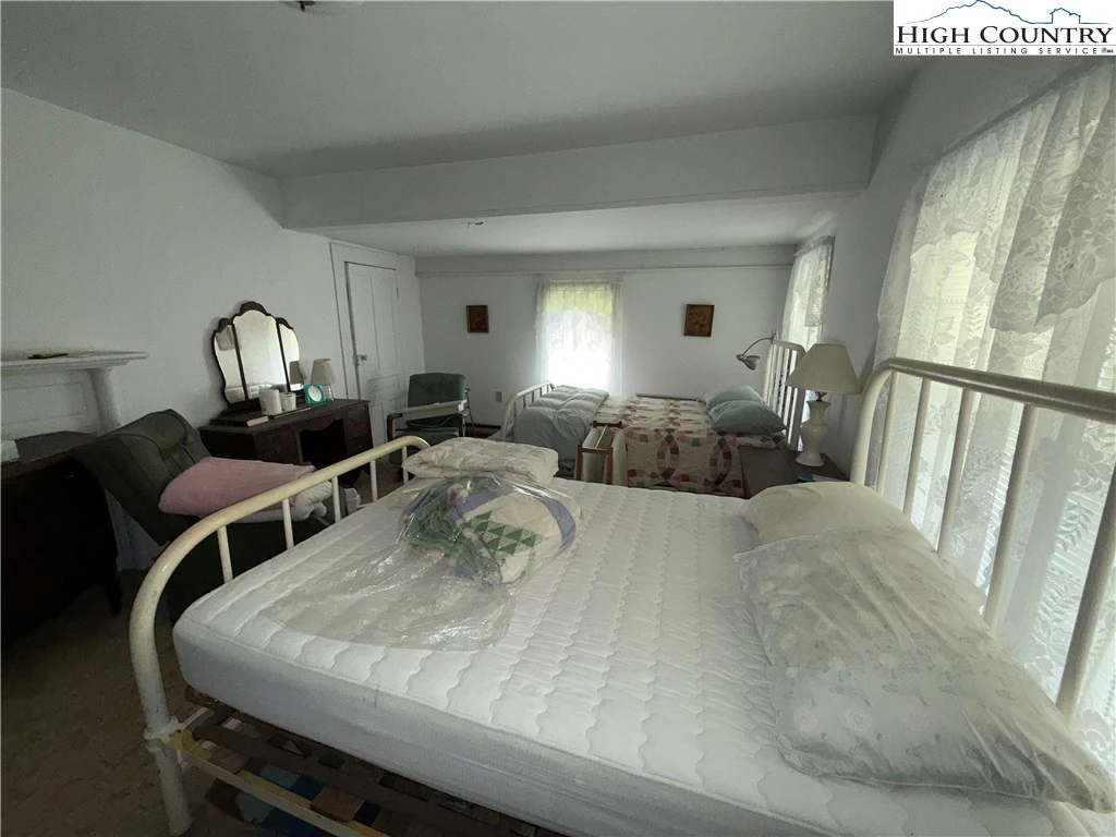 Image number 10 for the current listing