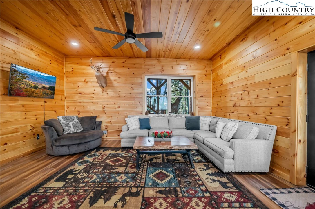 Image number 5 for the current listing