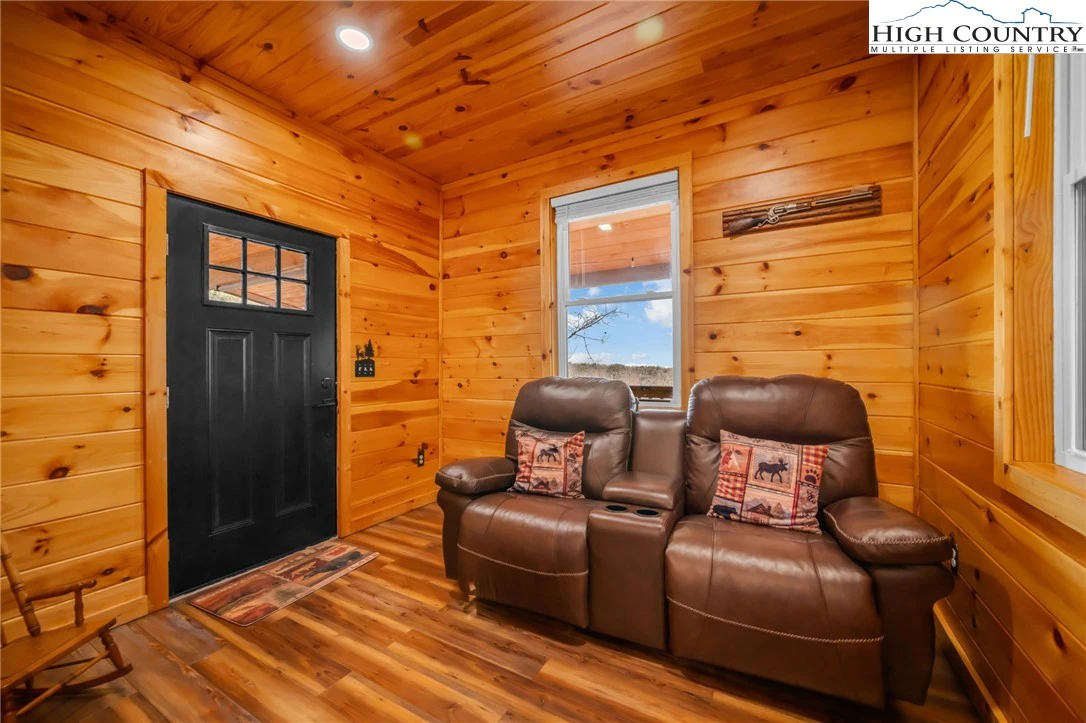 Image number 11 for the current listing
