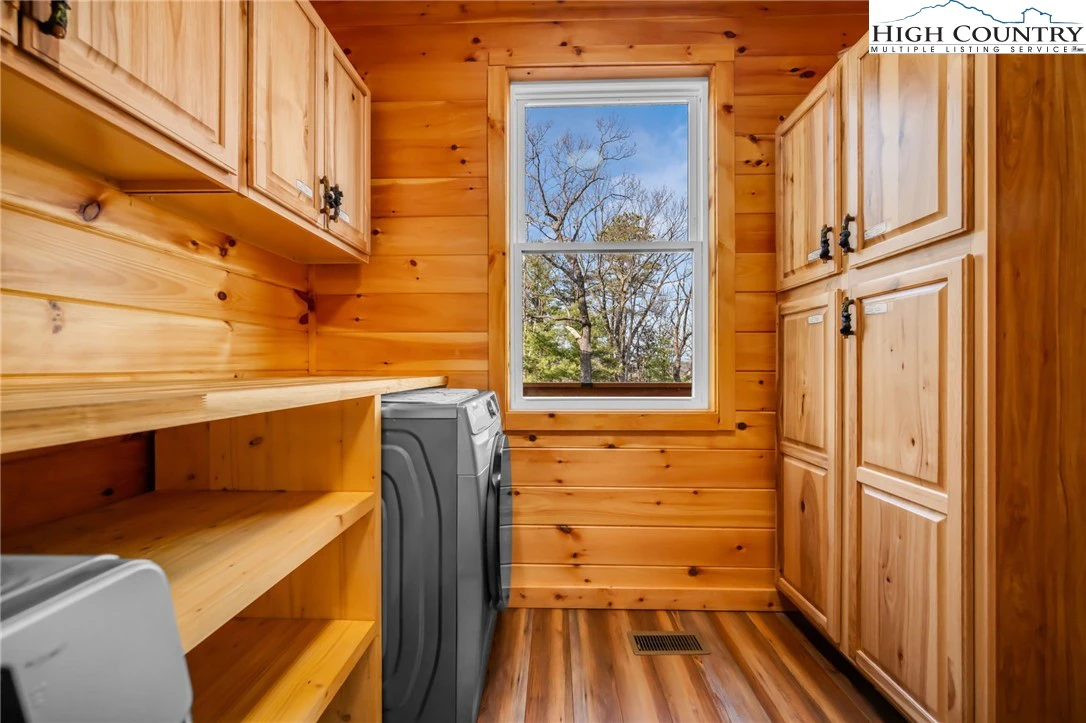 Image number 2 for the current listing