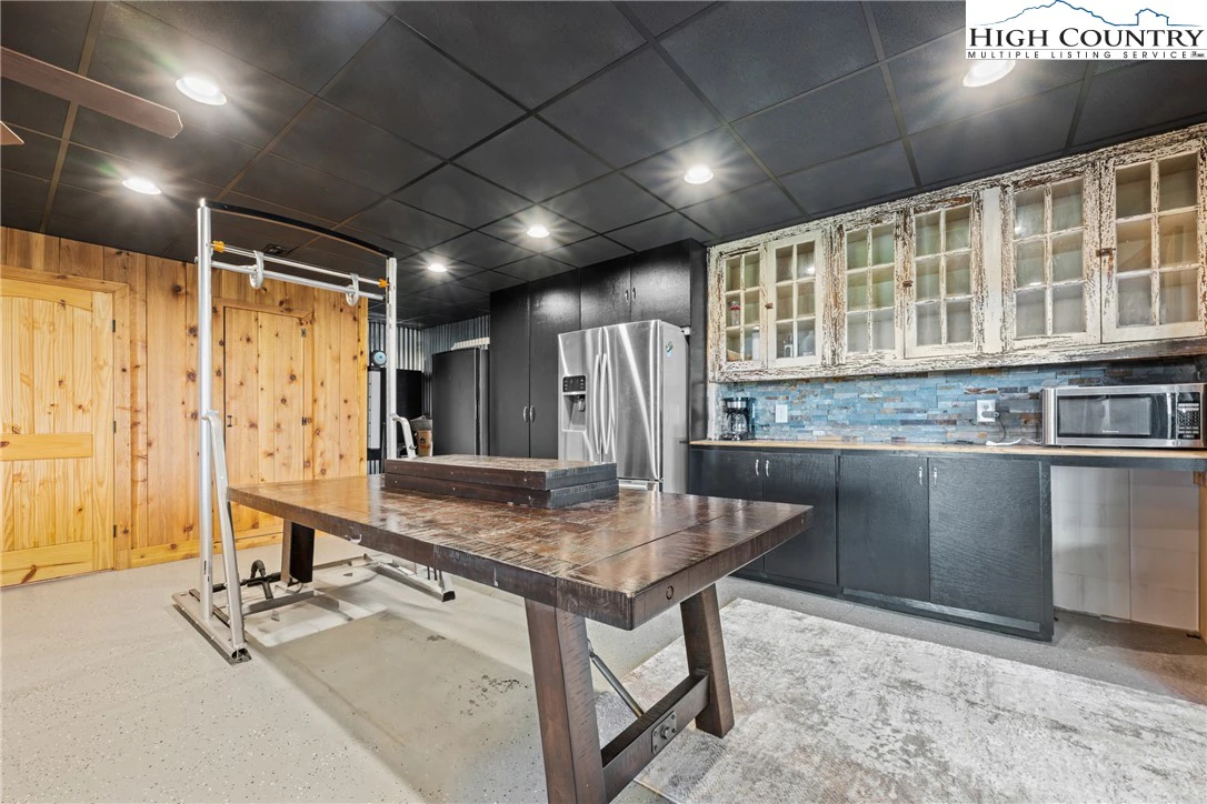 Image number 2 for the current listing
