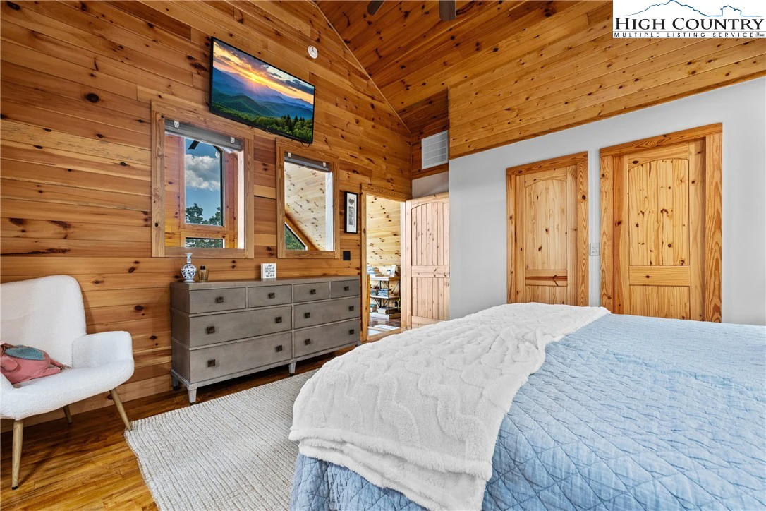 Image number 12 for the current listing