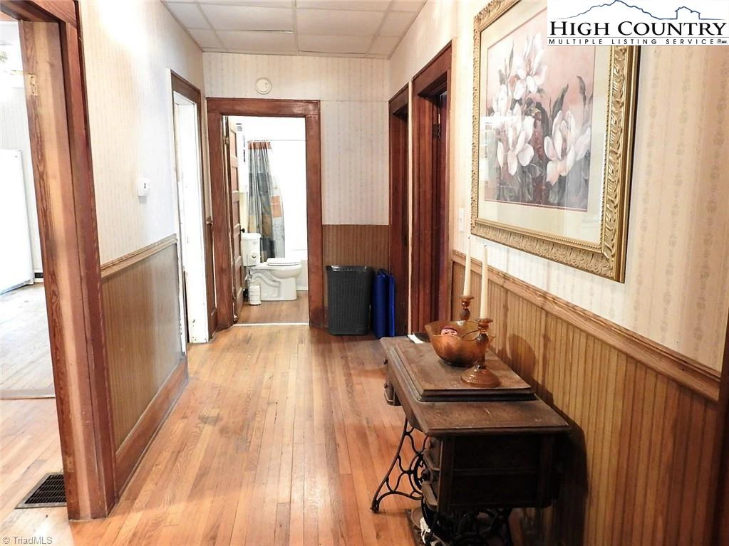 Image number 18 for the current listing