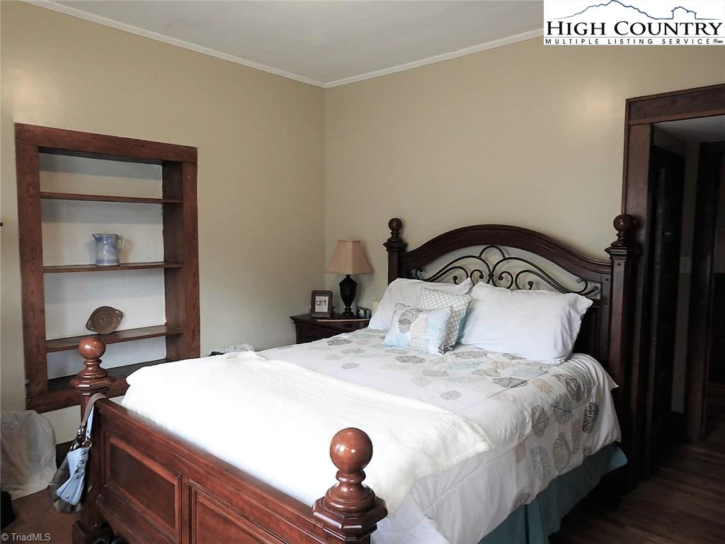 Image number 2 for the current listing