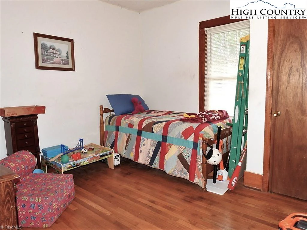 Image number 16 for the current listing