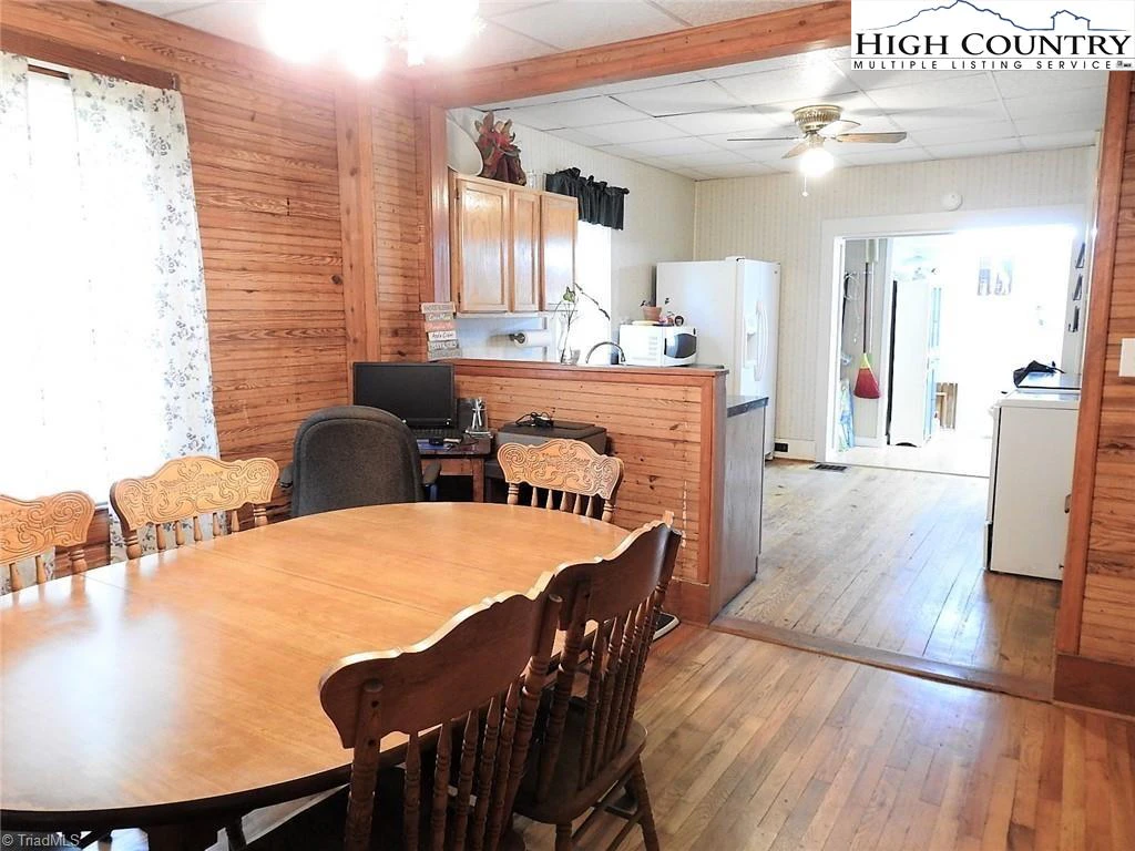 Image number 14 for the current listing