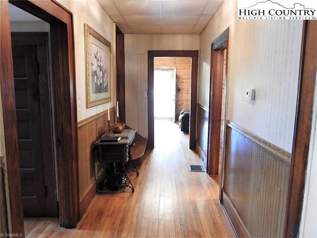 Image number 11 for the current listing