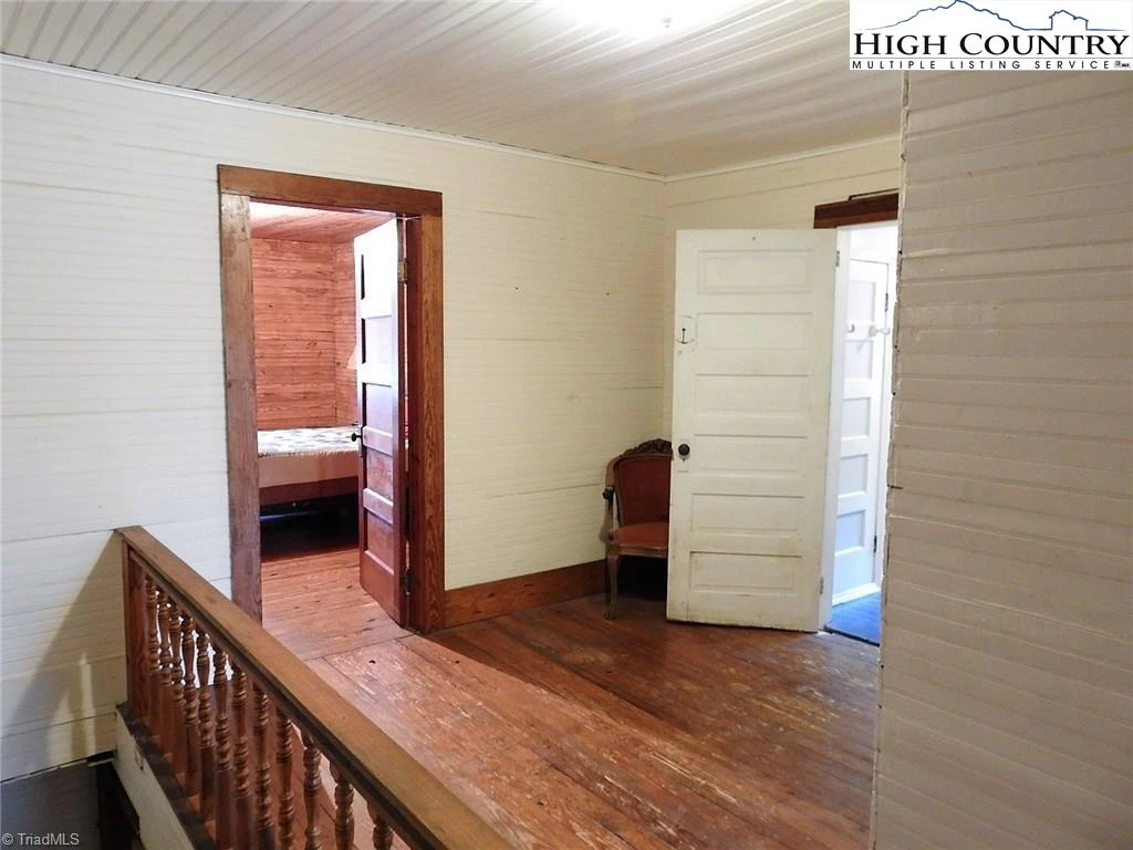 Image number 10 for the current listing