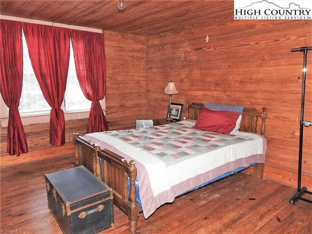 Image number 9 for the current listing