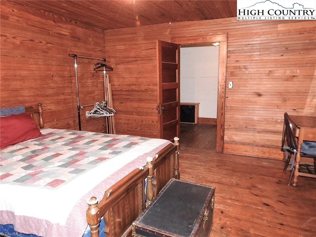 Image number 8 for the current listing