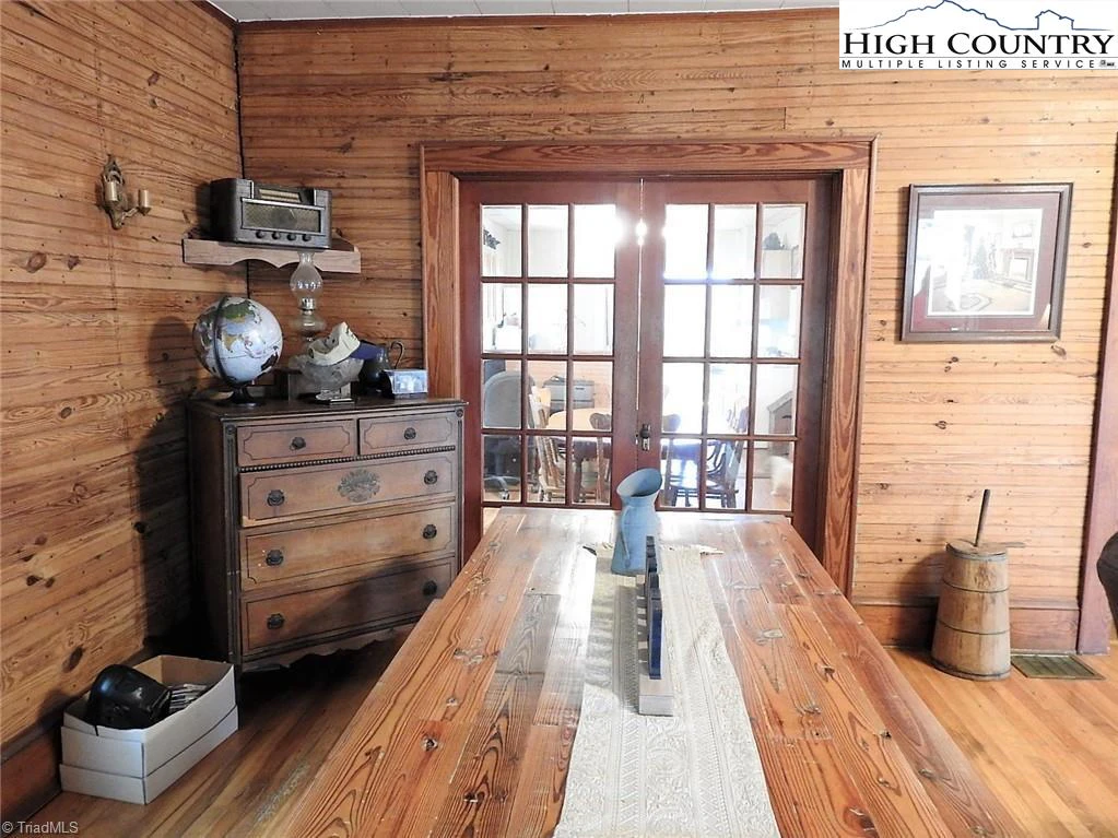 Image number 23 for the current listing