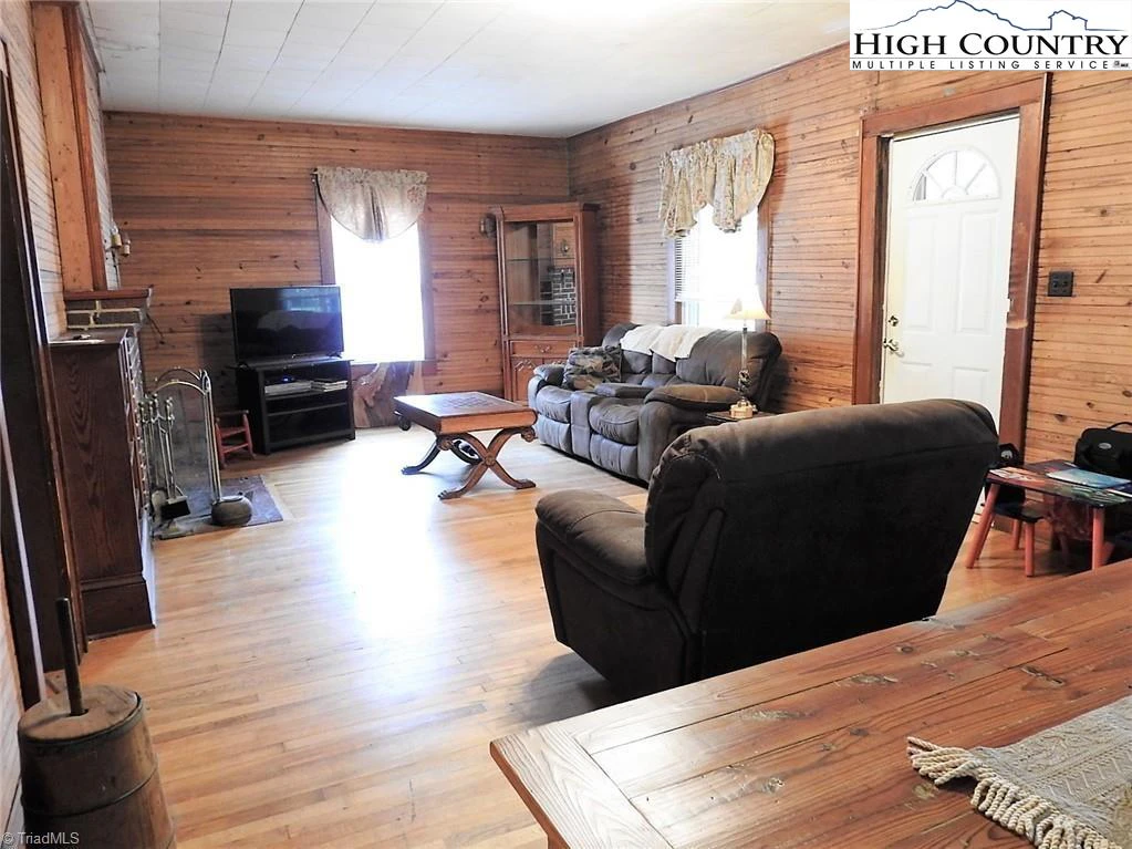 Image number 22 for the current listing