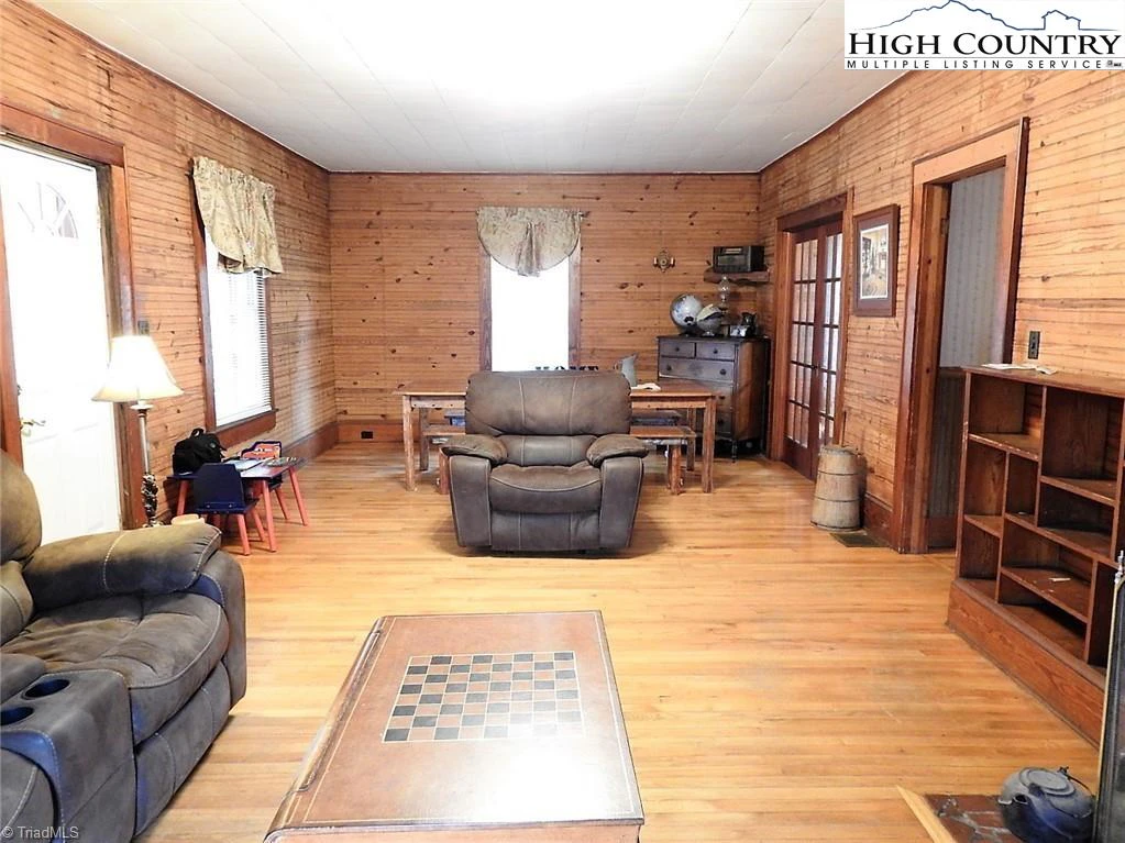 Image number 21 for the current listing