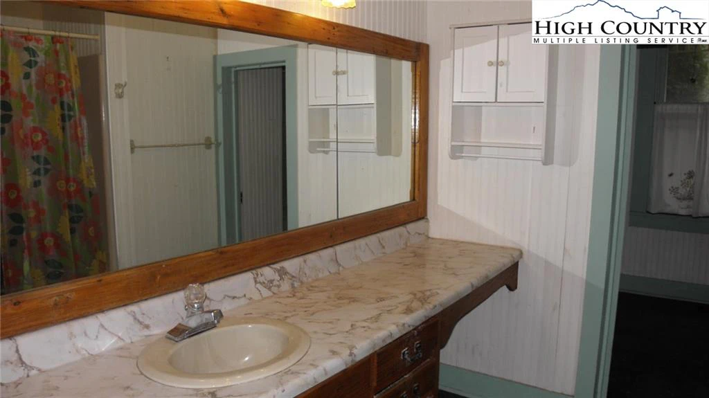 Image number 21 for the current listing
