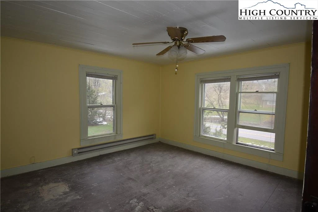Image number 4 for the current listing