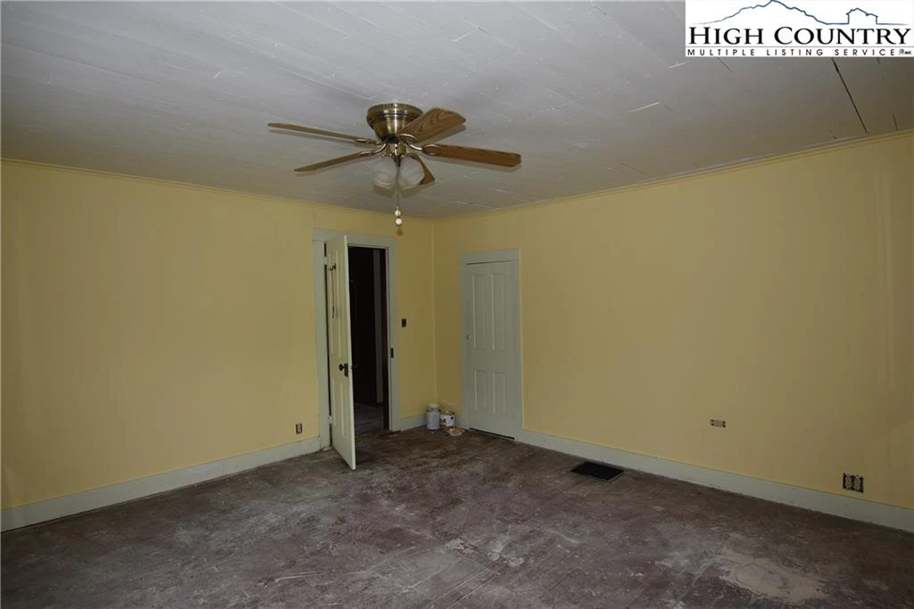 Image number 5 for the current listing