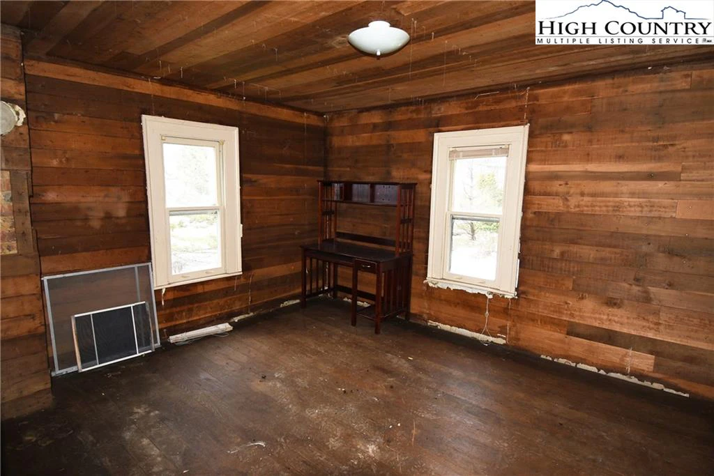 Image number 8 for the current listing