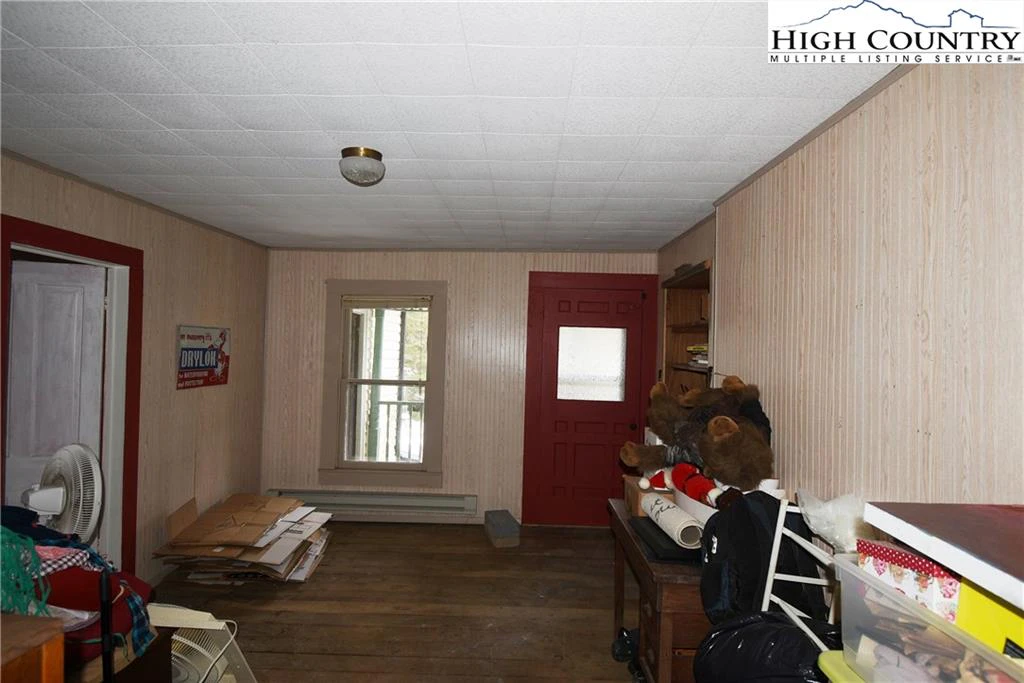 Image number 9 for the current listing
