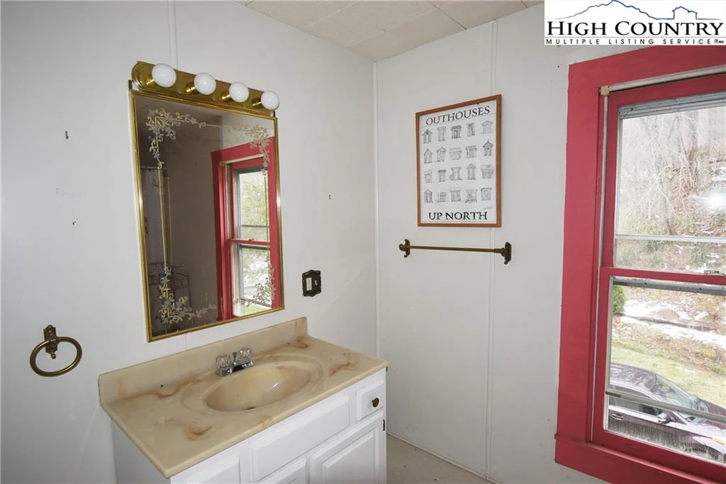 Image number 2 for the current listing