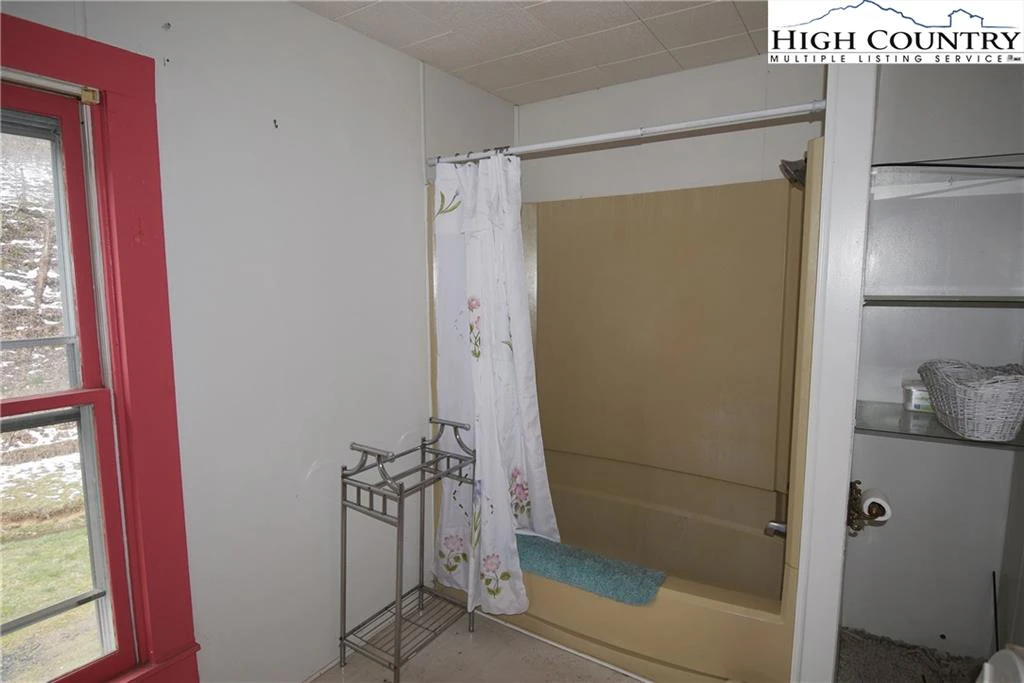 Image number 11 for the current listing