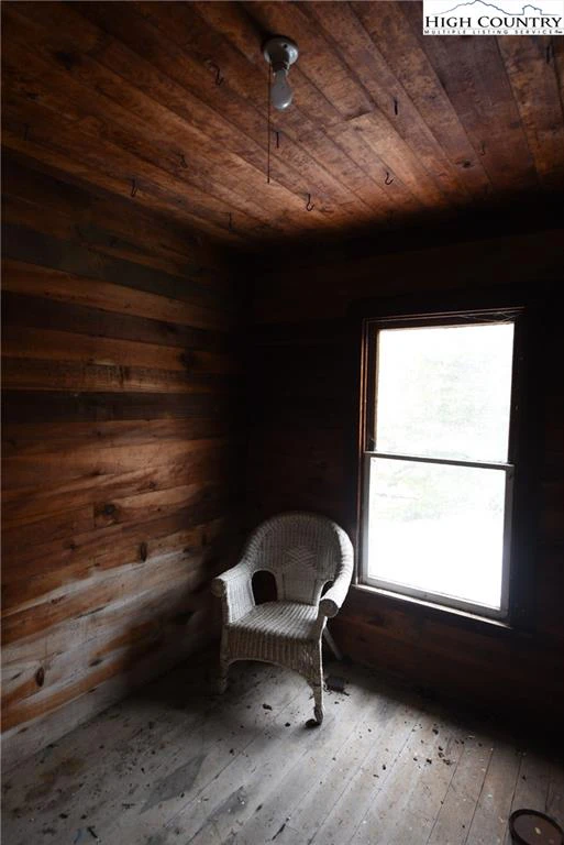 Image number 13 for the current listing