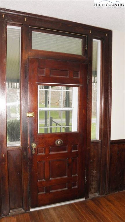 Image number 29 for the current listing