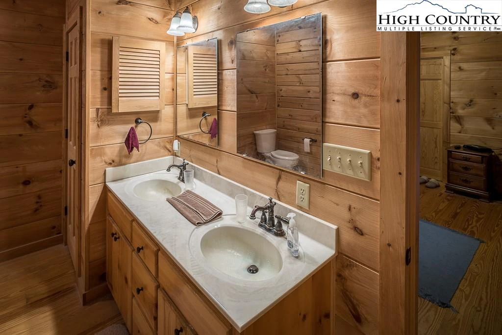 Image number 3 for the current listing