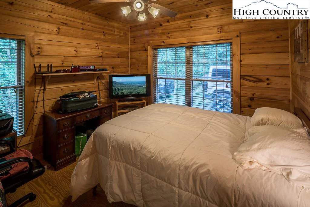 Image number 7 for the current listing