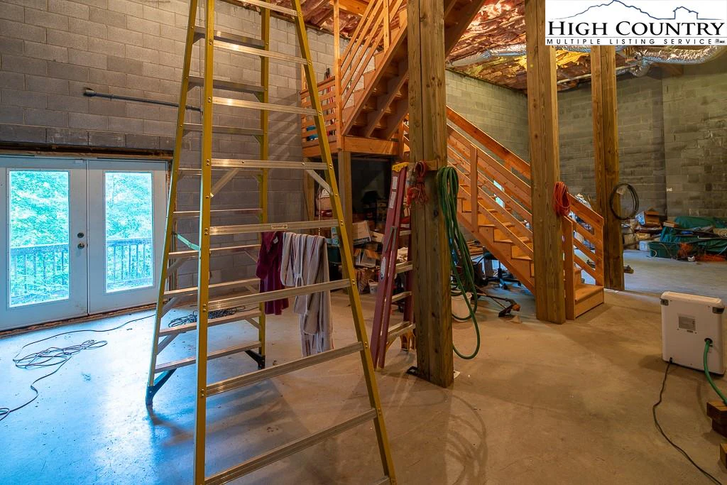 Image number 2 for the current listing