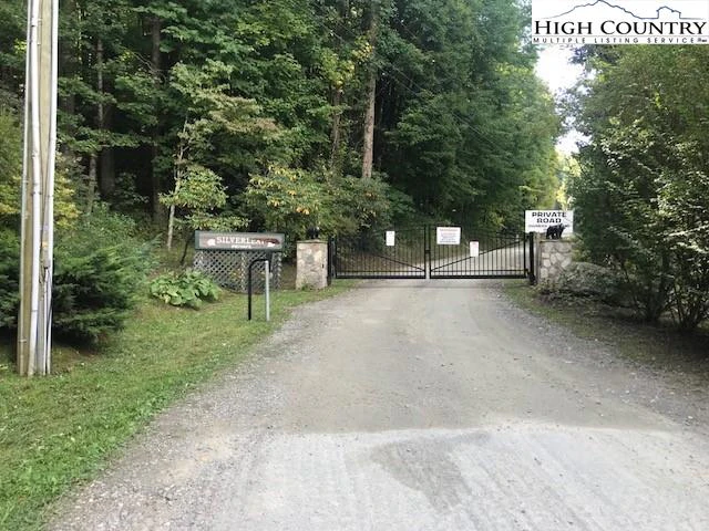 Image number 19 for the current listing