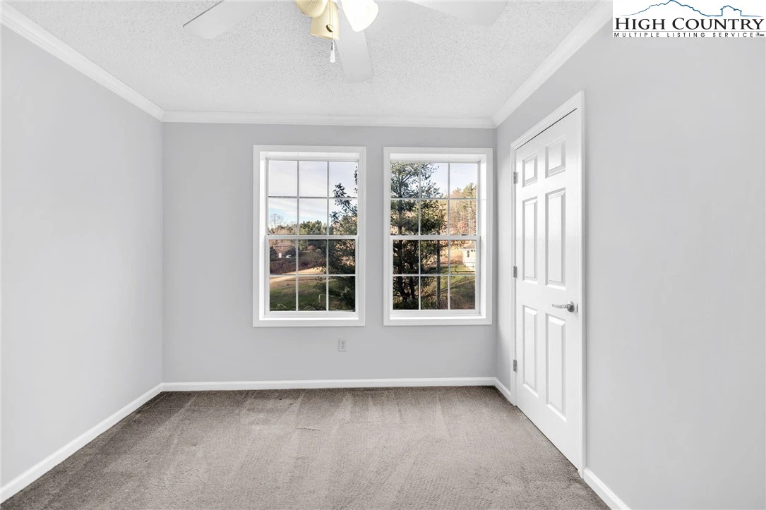 Image number 14 for the current listing